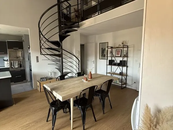 Duplex rénové avec goût ? 76 m2 - Dernier étage ? Proche mét