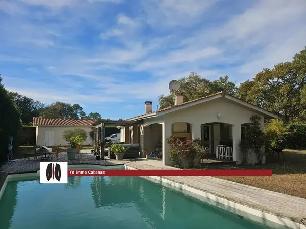 Salles  Belle maison de plain-pied avec piscine, grands volumes