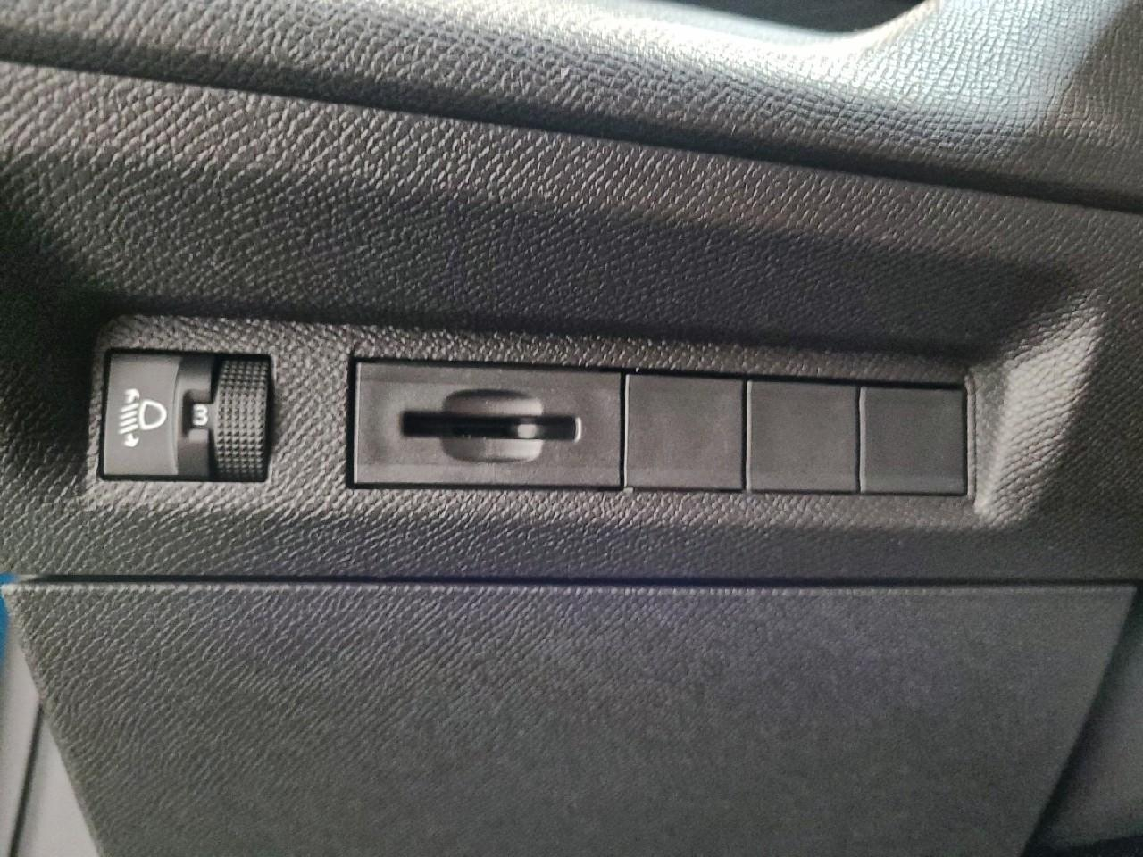 Peugeot 308 hybrid 145 e-dcs6 style — photo 23
