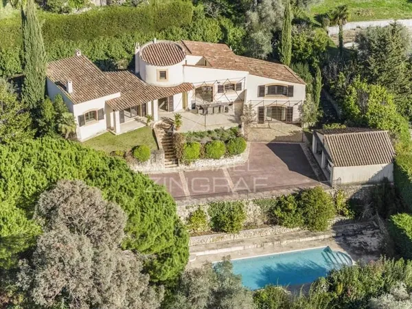 Villa 240 m²