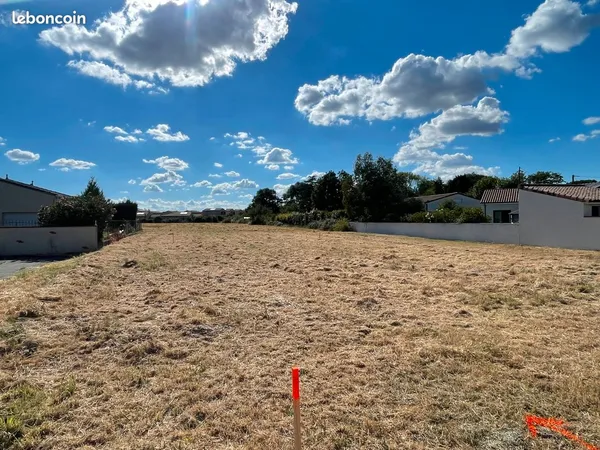 Terrain viabilisé 600 m² à Brax - 120 000 - Libre constructeur