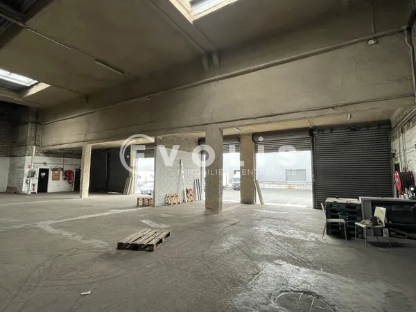 Entrepôts - A LOUER - 5 582 m² divisibles à partir de 75 m²