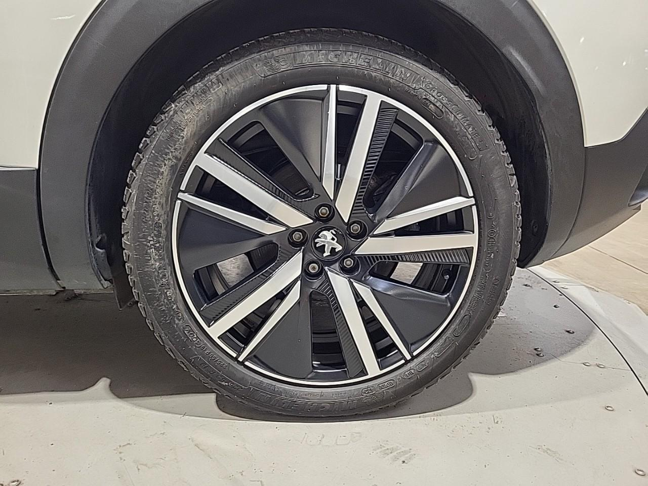 Peugeot 3008 hybrid4 300 e-eat8 gt pack — photo 16