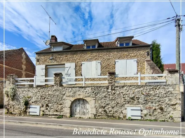 Maison individuelle pleine de charme avec terrasse, un bien rare à Labruyère