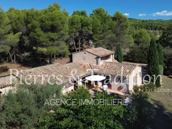 Joucas, belle propriété sur plus de 5000 m2 avec piscine et vue dégagée