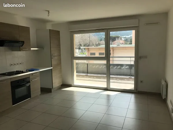 Part loue t3 garage + parking 13008 quartier vieille chapelle