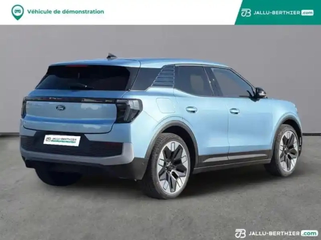Ford Explorer 286ch extended range 77kwh pack premium rwd — photo 4