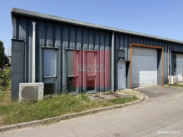 Local 211 m² Coignières