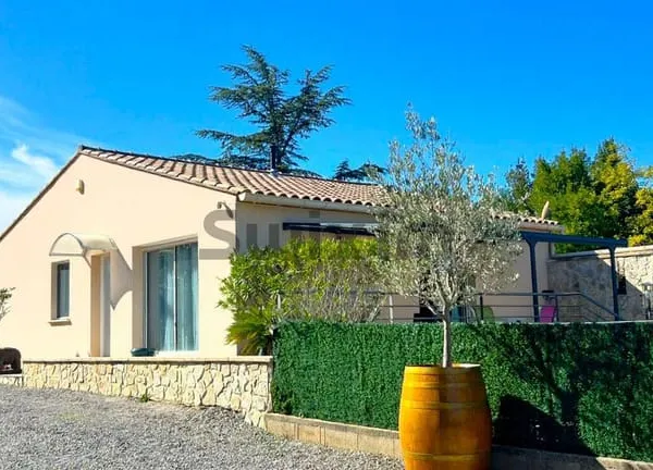 Maison de plain-pied 6 pièces 92 m²