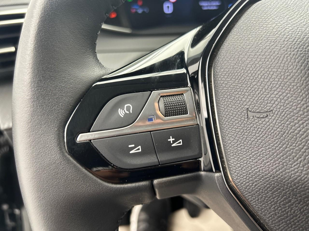 Peugeot 208 100 s&s bvm6 allure — photo 24