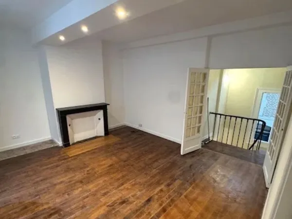 À louer, appartement de 57 m² comprenant 2 pièces, dont une chambre et une salle de bain