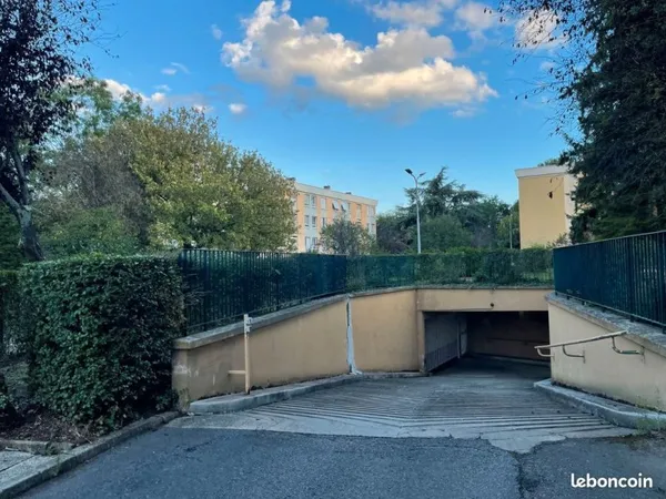 Parking/box YERRES