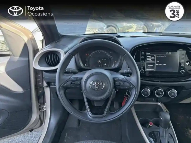 Toyota Aygo x 1.0 vvt-i 72ch design s-cvt my23 — photo 9