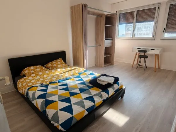 Chambres disponibles dans colocation T4-86M2 meublée - Belle vue - bail individuel