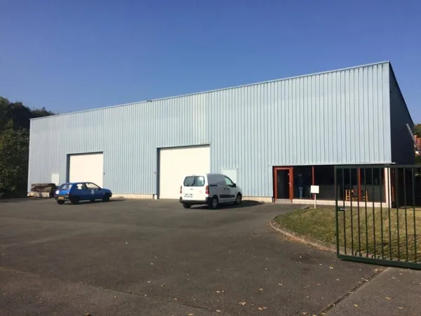Local d'activité 830 m²