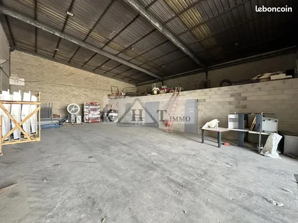 Local industriel 200 m²