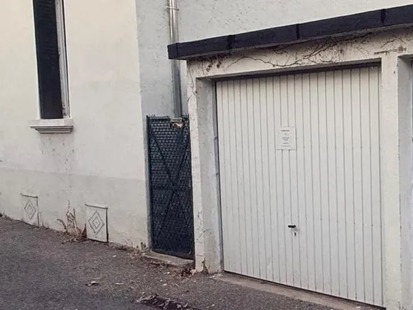 Garage fermé env. 11 m² - Valence Monplaisir / IND - 90 /mois