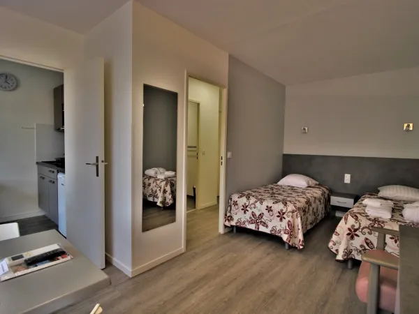 Studio dans résidence de tourisme thermale prisée avec place de parking extérieur