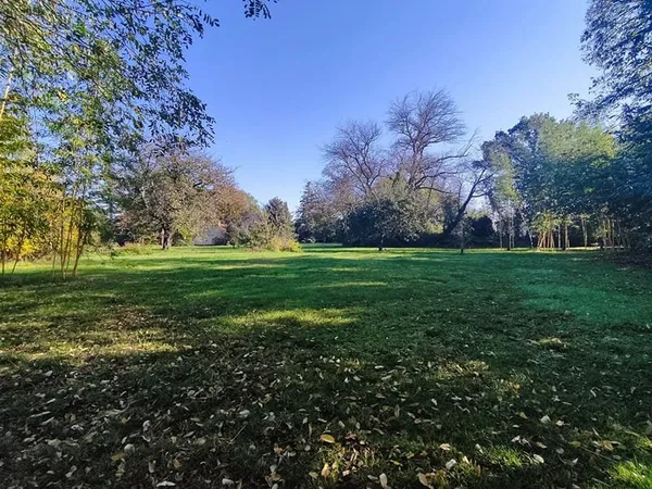 terrain constructible de 1567 m²