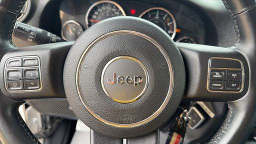 Jeep Wrangler 2.8 CRD 200 4WD - Sahara – 2015 – 84064 km – Diesel – Boîte Manuelle — photo 33