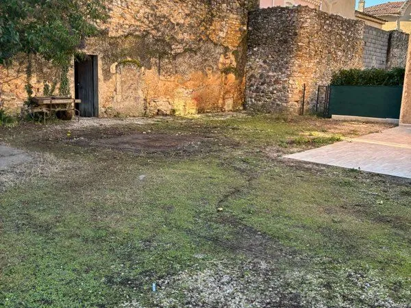 APPARTEMENT 55m2, DÉPENDANCE 20 m3 et terrain constructible 323 m2