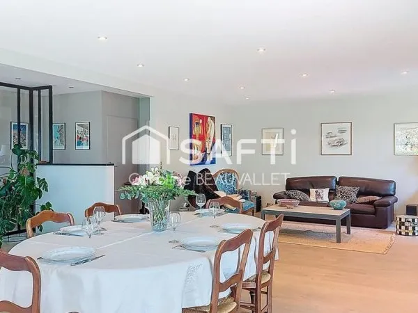Maison 7 pièces 240 m²