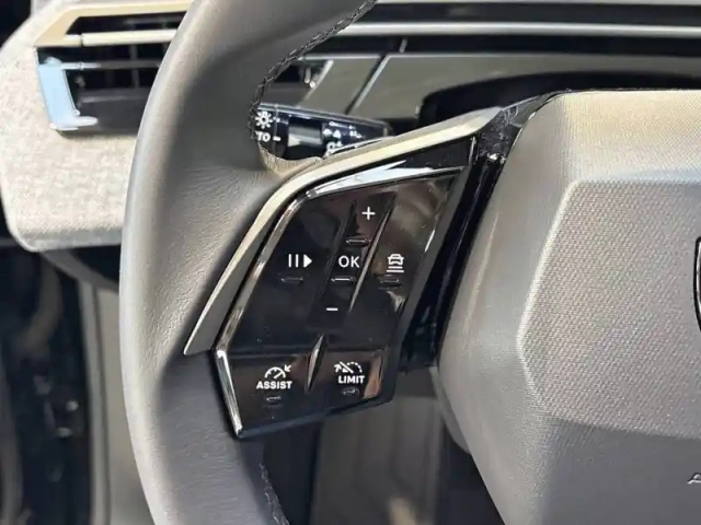 Peugeot 5008 hybrid 145 e-dcs6 — photo 32