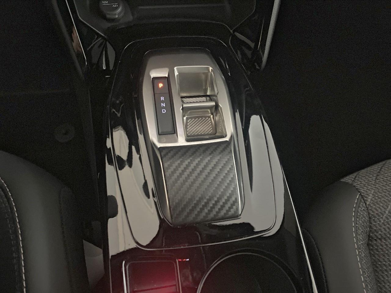 Peugeot 2008 hybrid 145 ch e-dcs6 allure — photo 17