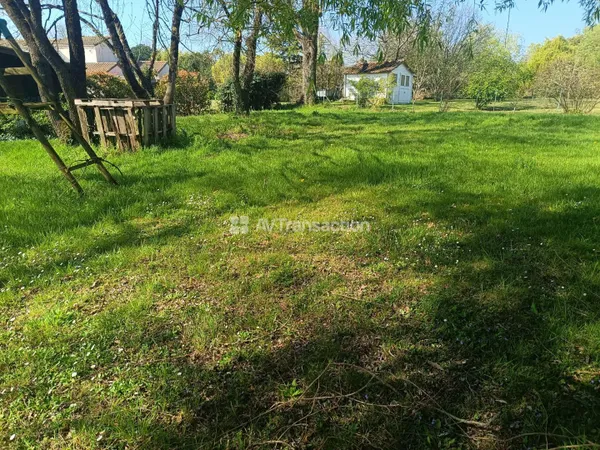 TERRAIN CONSTRUCTIBLE 600 M2 avec une voie privee de 200m2