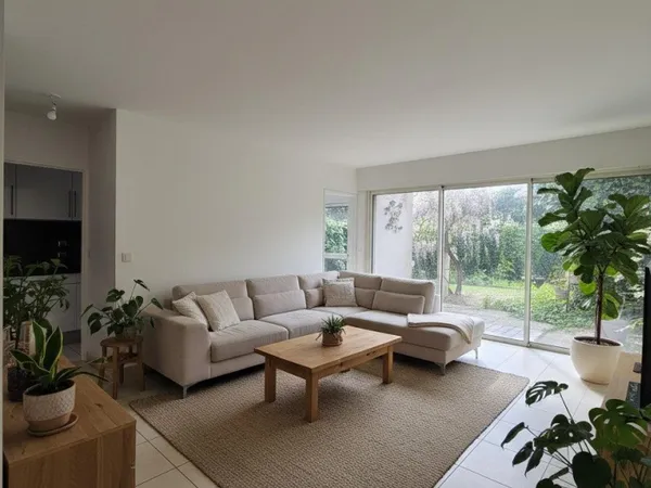 Maison avec espace jardin, 3 chambres 15 kms de Paris