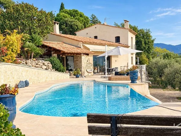 Maison 7 pièces 195 m²