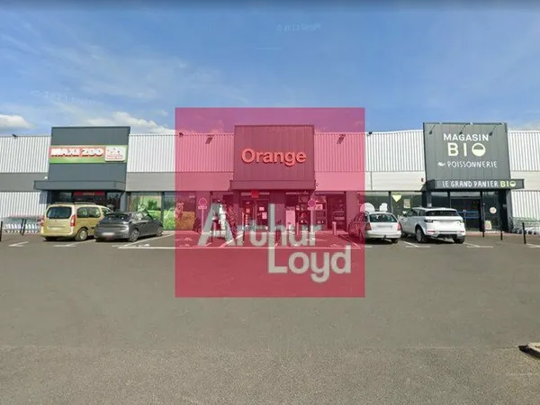 Local commercial 203 m² THIERS