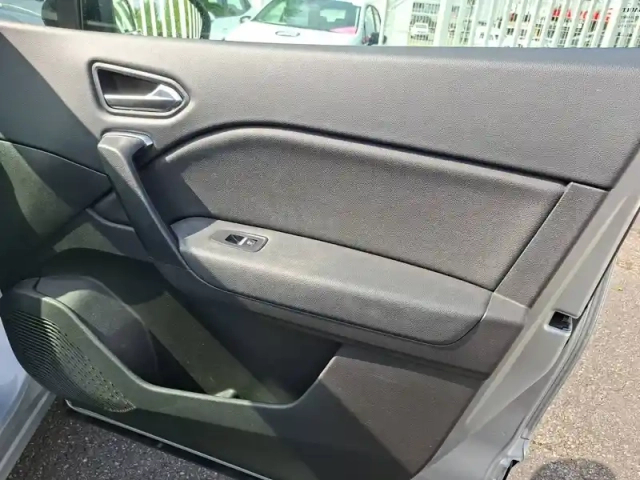 Renault Captur blue dci 115 edc — photo 17