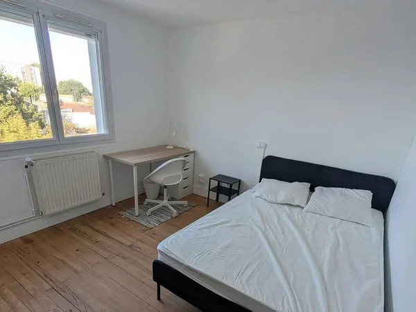 Chambre dans une colocation refaite à neuf