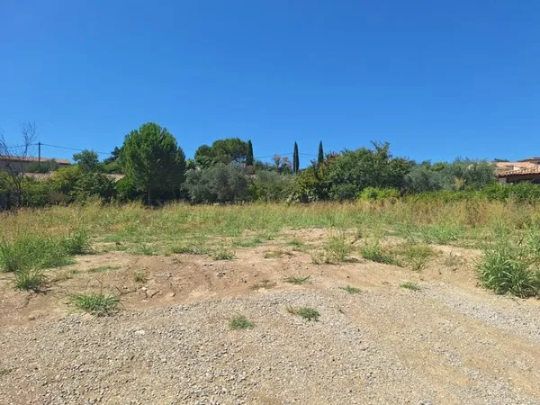 Terrain 642 m²
