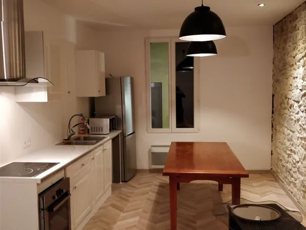 Superbe T3 meublé de charme rénové - Lunel centre