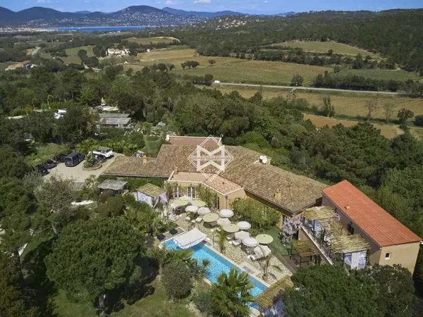Villa 600 m²