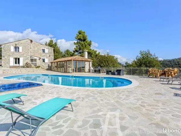 Mas 15 pièces 745 m²