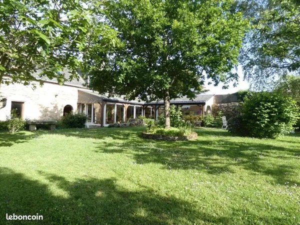 Maison 8 pièces 260 m²