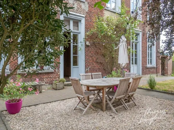 MAISON BOURGEOISE DE CARACTERE SUR 2 445m2