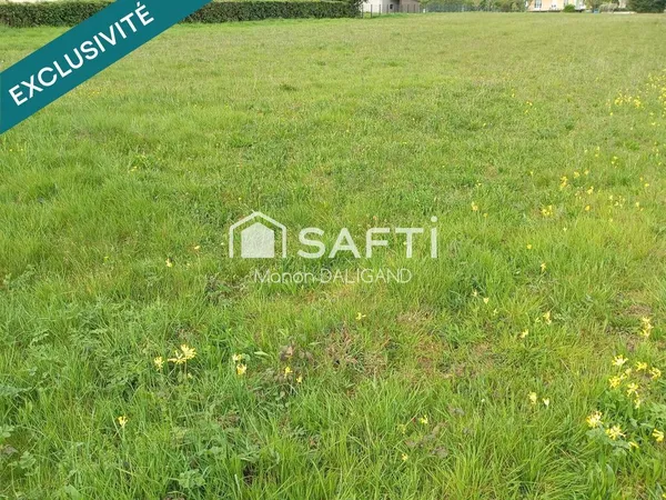 Terrain constructible de 1 075 m2