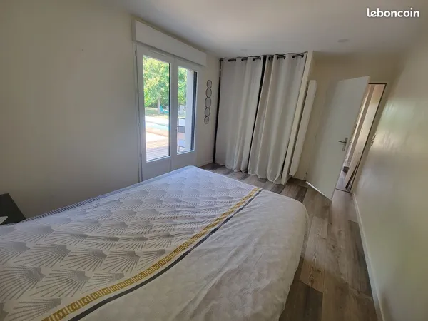 LE PASSAGE - Espace privatif meublé, dans maison occupée, avec chambre , bureau, salle d'eau, wc , à