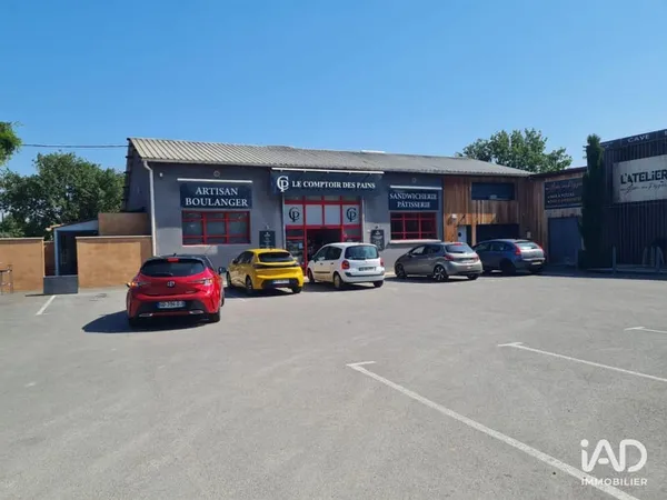 Immeuble commercial 235 m²