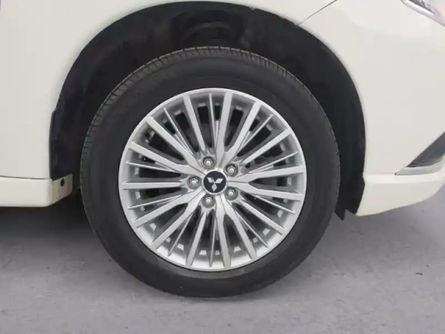 Mitsubishi Outlander phev twin motor intense 4wd + attelage — photo 15