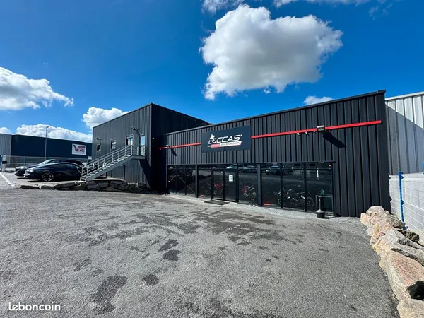 Local 686 m² SAINT LO
