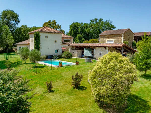 À vendre magnifique propriété de 308 m² au coeur de la campagne gersoise