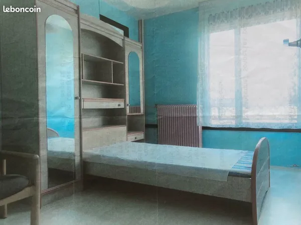 Chambre meublée en colocation