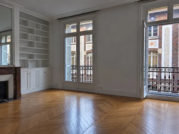 Plaine Monceau ? Élégant appartement haussmannien de 110 m² avec balcon