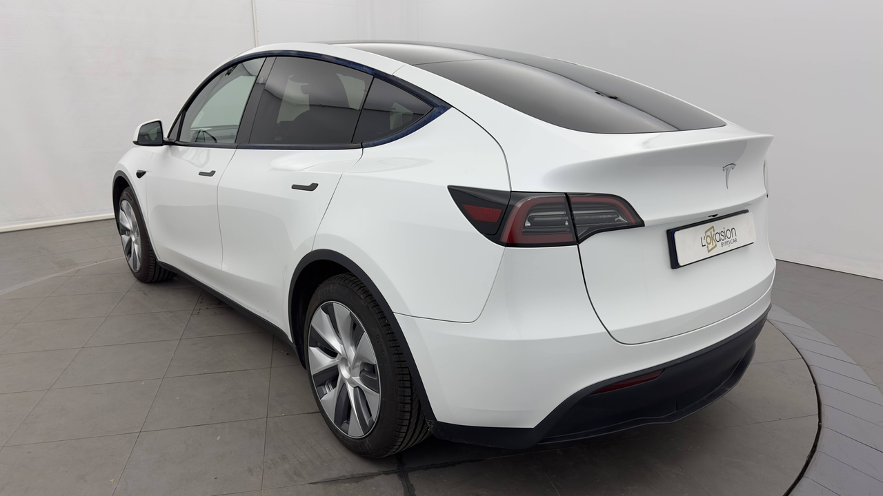 Tesla MODEL Y RWD — photo 8