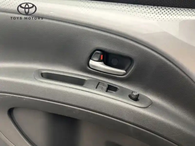 Toyota Aygo 1.0 s-cvt 72 dynamic — photo 23